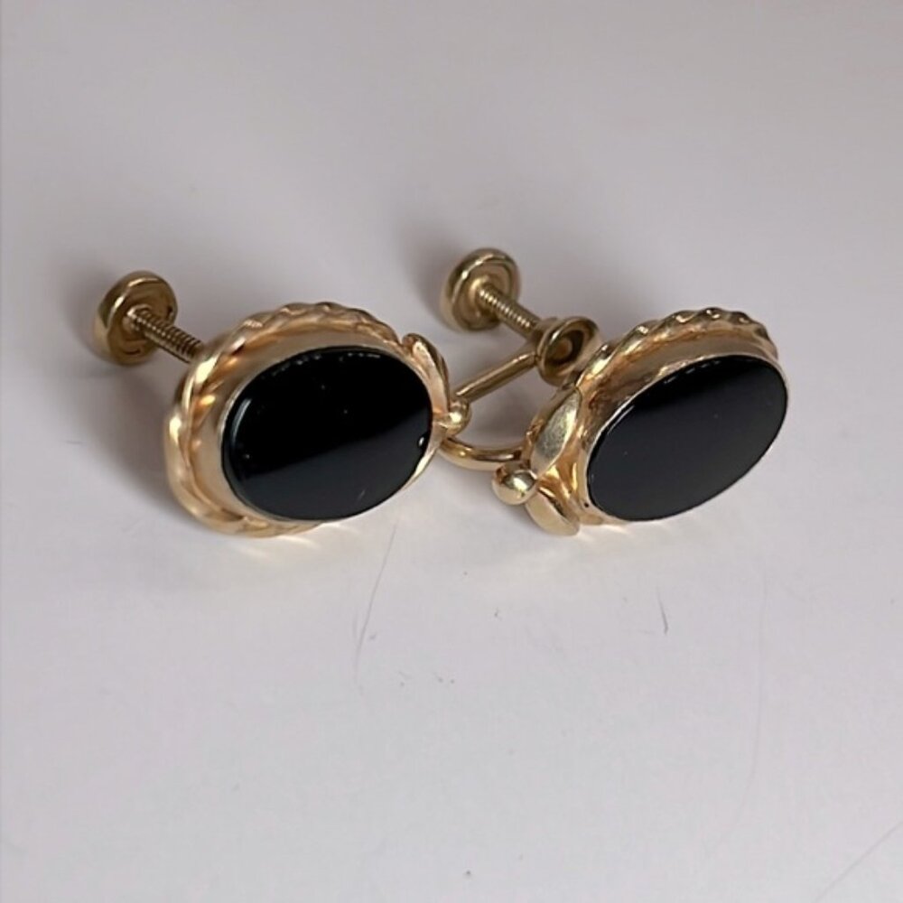 Screw back earrings